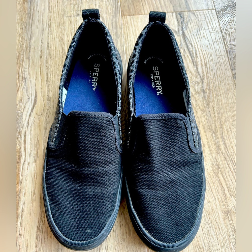 Sperry Women’s  Black Slip-On Shoes. Size 8.
Very Good Condition! Barely worn.